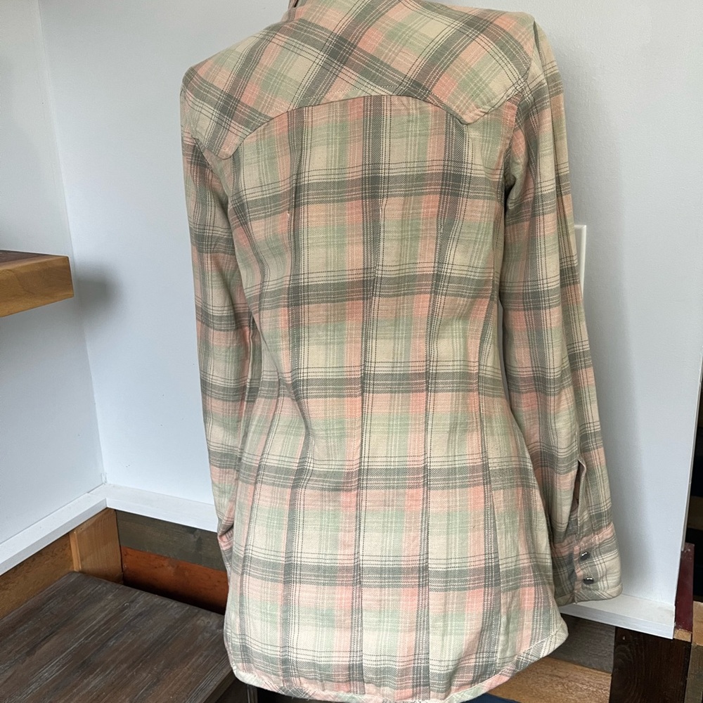 New Tasha Polizzi Western Pearl Snap button front warm flannel Shirt pink/gr… - Picture 14 of 16